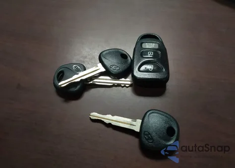 2012 Hyundai Elantra Gls z USA, uszkodzony, nr VIN 5NPDH4AE5CH066675